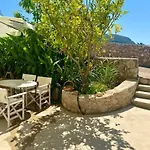 Gianna's & Nicole's Cave Holiday home