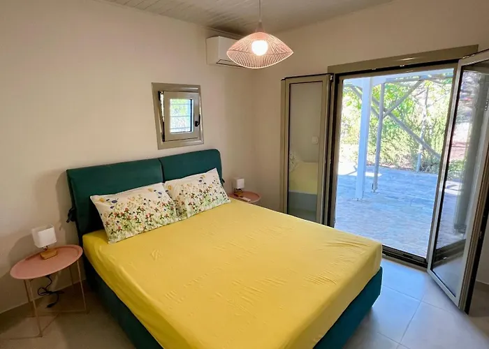 Gianna's & Cave * Pylos