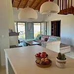 Gianna'S Guesthouse & Nicole'S Cave Studio