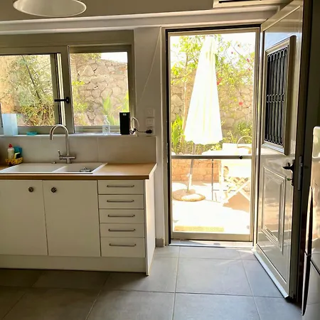 Gianna's & Cave Pylos