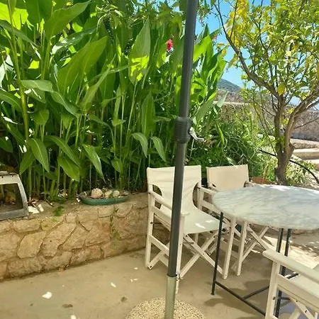 בית נופש Gianna's & Cave *