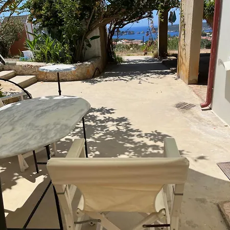 בית נופש Gianna's & Cave פילוס