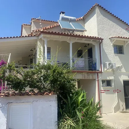 Gianna's & Cave * פילוס