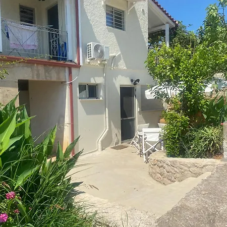 Gianna'S Guesthouse & Nicole'S Cave Studio בית נופש