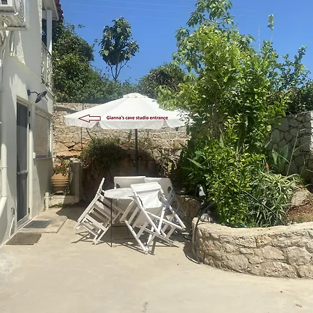 בית נופש Gianna'S Guesthouse & Nicole'S Cave Studio