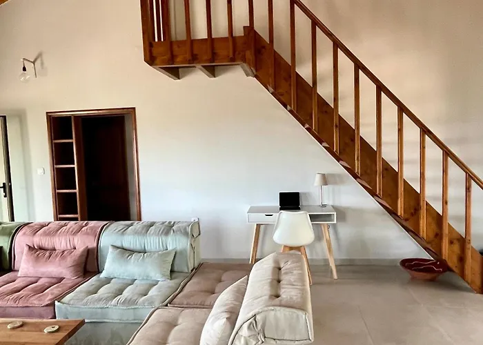 Gianna's & Cave Pylos