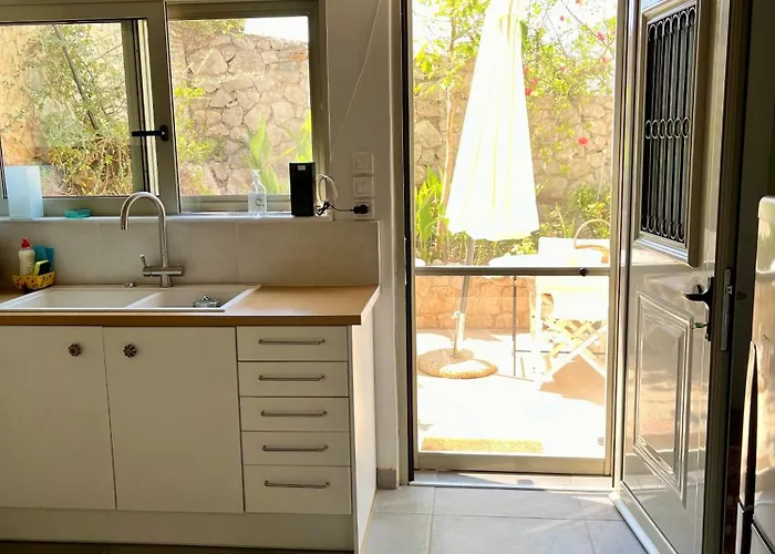 Gianna's & Cave Pylos